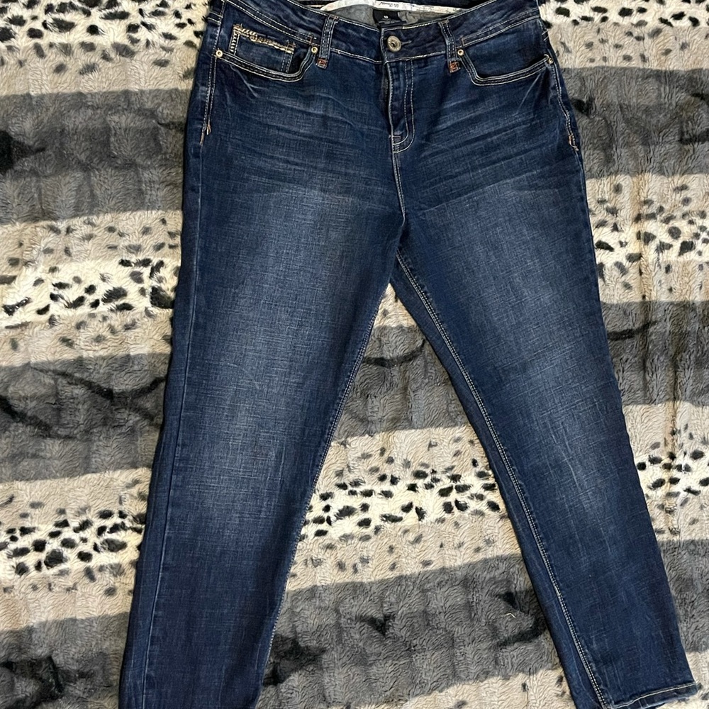 Amethyst Capri/above the ankle jeans